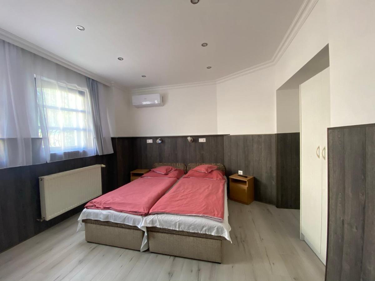 Holiday Apartmanhaz Balatonfured Luaran gambar
