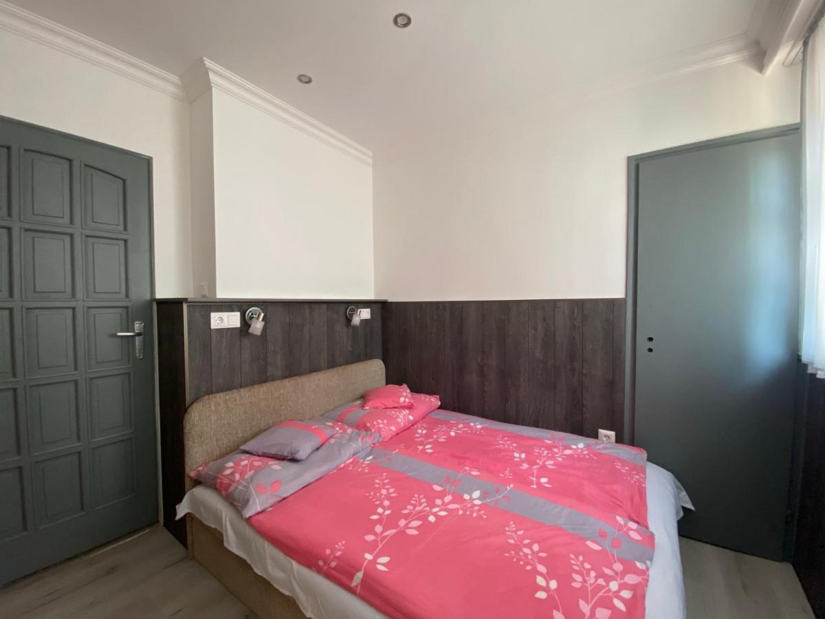 Holiday Apartmanhaz Balatonfured Luaran gambar