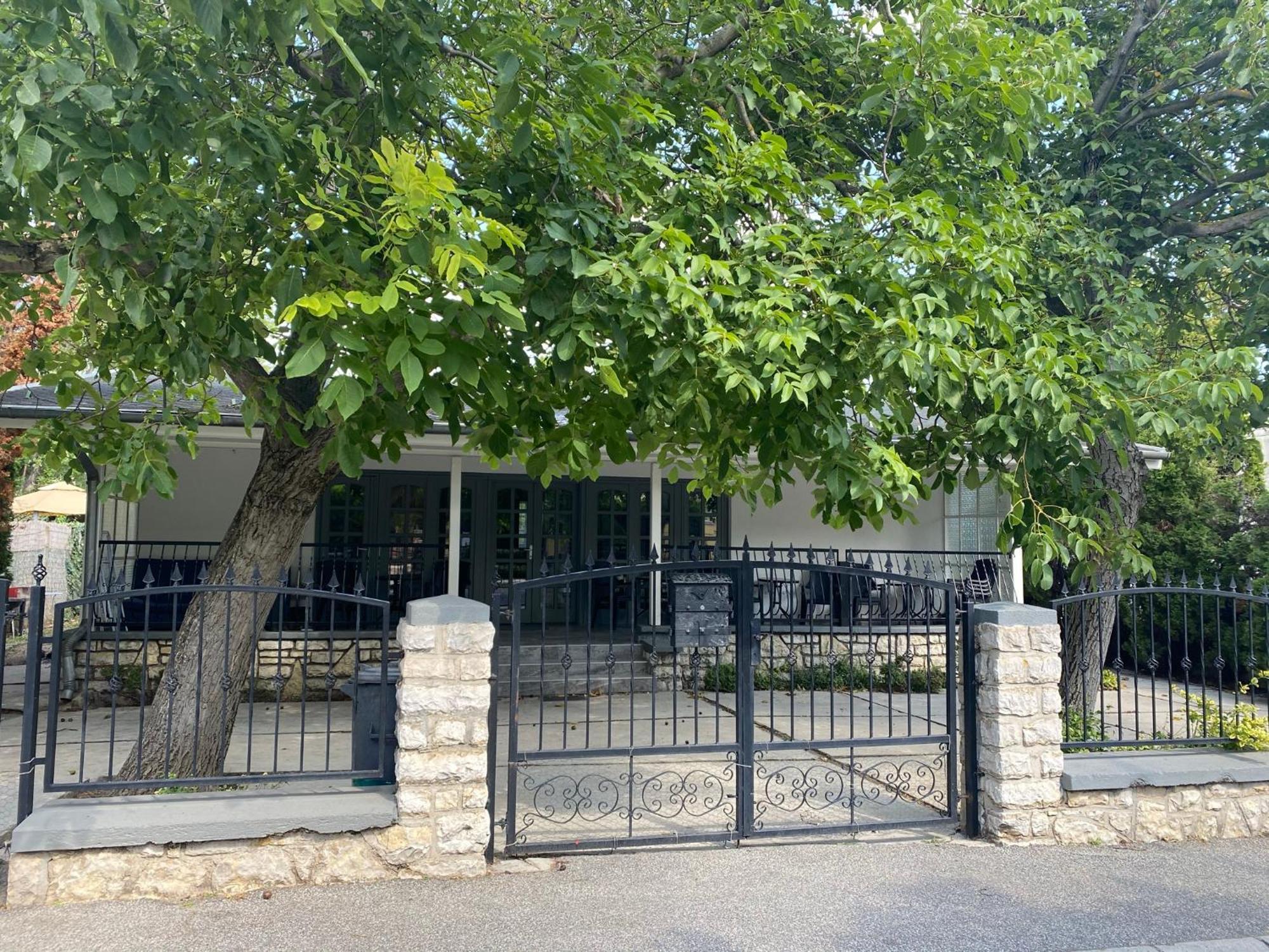 Holiday Apartmanhaz Balatonfured Luaran gambar